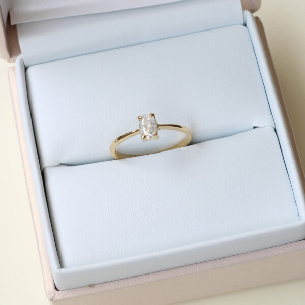 Anillo Oval 6x4 Oro 18k