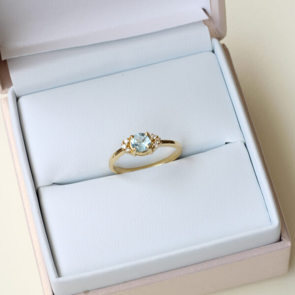 Anillo-topacio-sky-blue-oro-18k