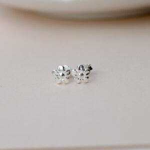 Arete flor plata