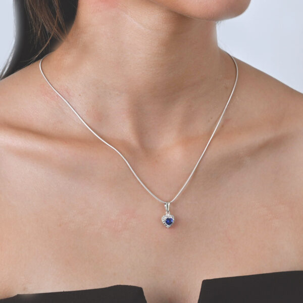 Collar con dije corazón Queen - Imagen 3