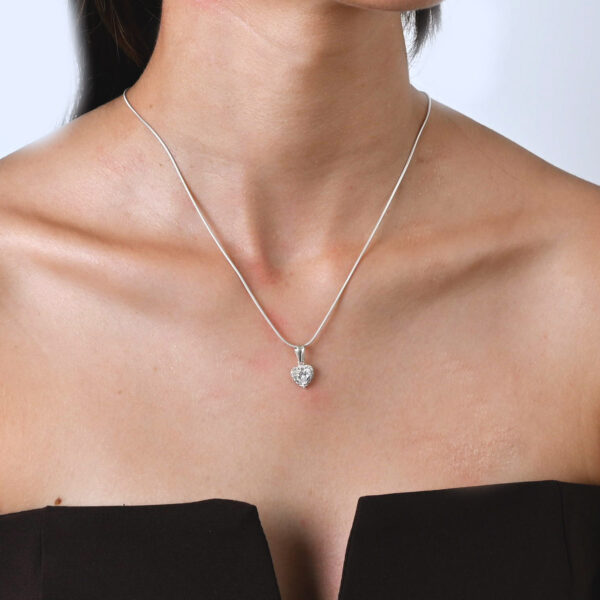 Collar con dije corazón Queen - Imagen 2